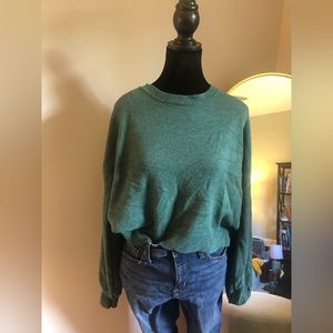 Dark green sweater, slightly cropped fit with bubble sleeves